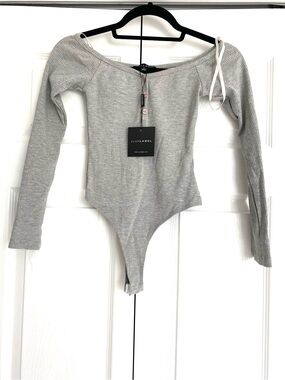 JLUXLABEL Ribbed Off-Shoulder Long-Sleeve Bodysuit in Light Gray